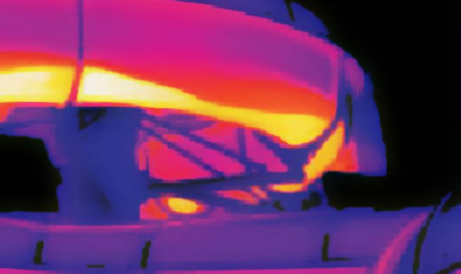 Thermografie: Oberflächentemperaturen einer ungedämmten Röhrenrutsche im Freizeitbad 